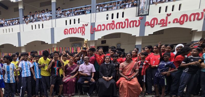 പ്രമാണം:25018-EKM-GOAL2026-SCHOOL PHOTO.jpg