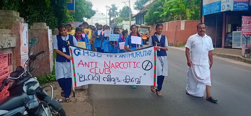 പ്രമാണം:26045 narcotic3.jpg