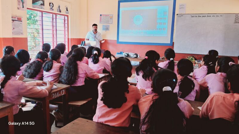 പ്രമാണം:29040-LK Expert Class2025-1.jpg