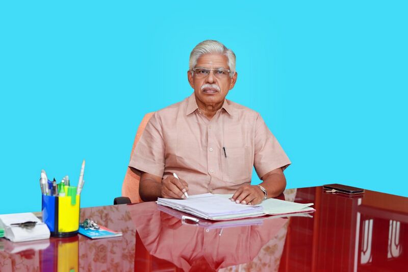 പ്രമാണം:37012 manager 1.jpg