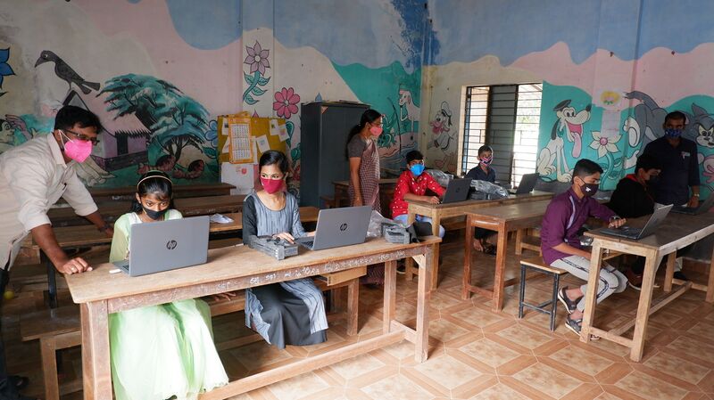 പ്രമാണം:3 LK Vidyakiranam.resized.jpg