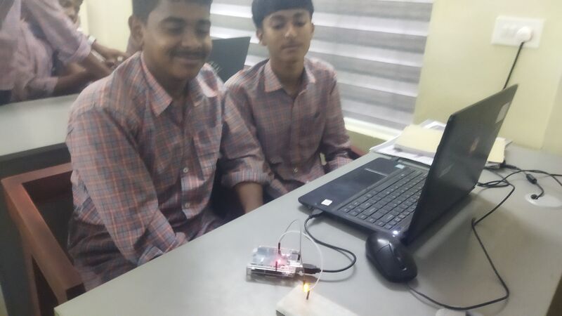 പ്രമാണം:41075 robotraing1.jpg