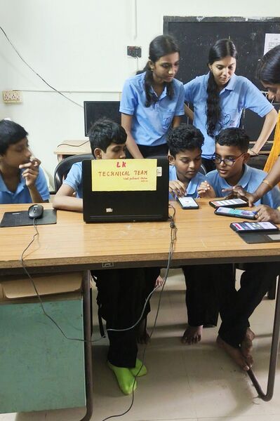 പ്രമാണം:42068 LK TEAM.jpg