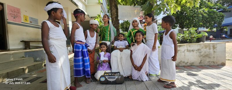 പ്രമാണം:42331basheer dinam (1).jpg