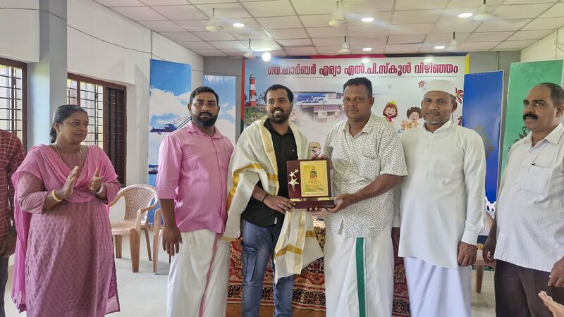 പ്രമാണം:44223 adarav 25 q brust.jpg