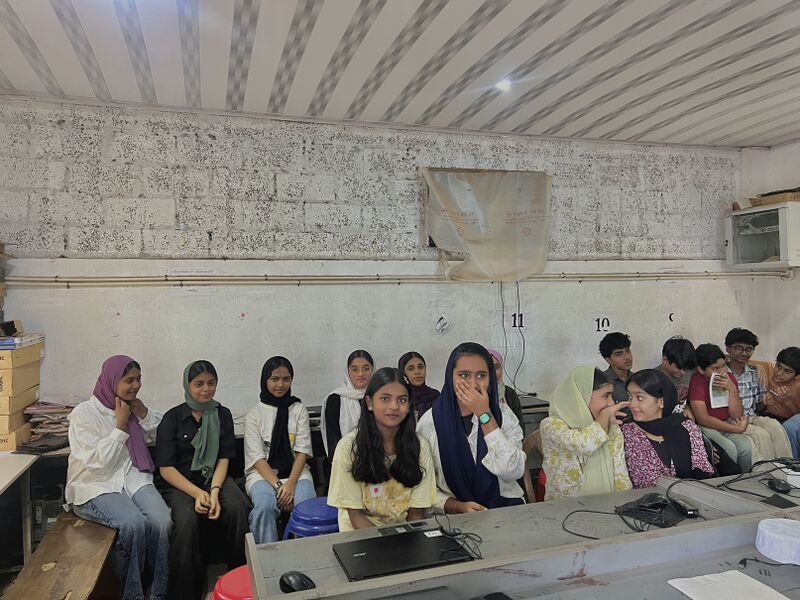 പ്രമാണം:48126 reelmaking2 camp.JPG