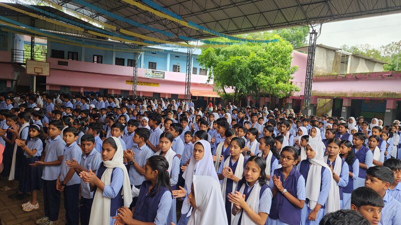 പ്രമാണം:48137reading day3.jpg