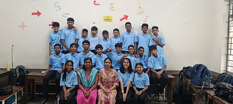 പ്രമാണം:8th lk students.jpg