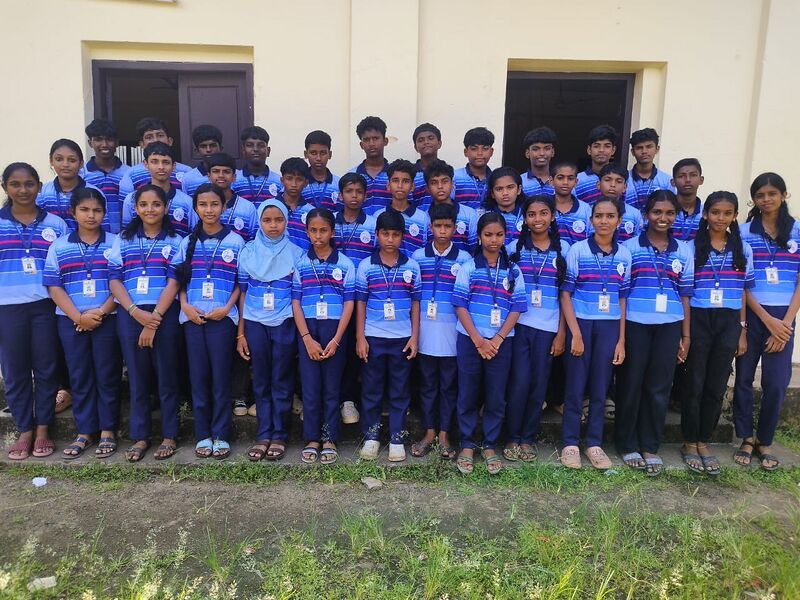 പ്രമാണം:LITTLE KITE TEAM DBHSS THAKAZHY.jpg