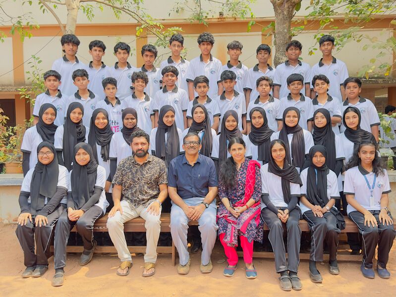 പ്രമാണം:11047 LK MEMBERS.jpg