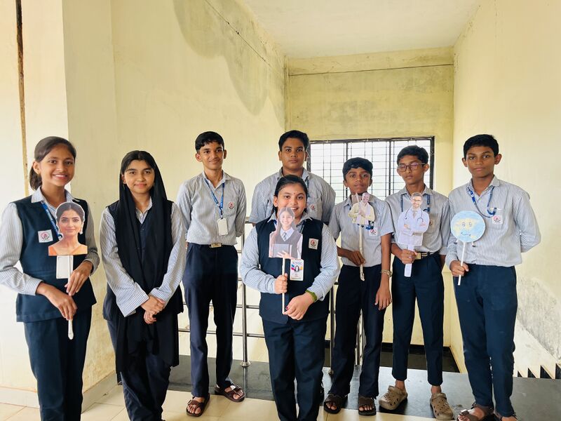 പ്രമാണം:12024-puppet show.jpg