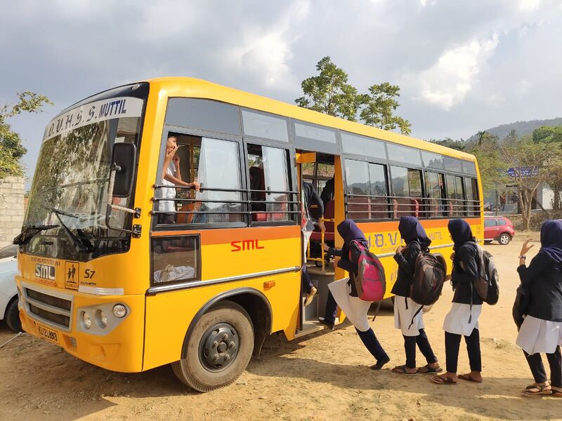 പ്രമാണം:15024-bus-n2.jpeg