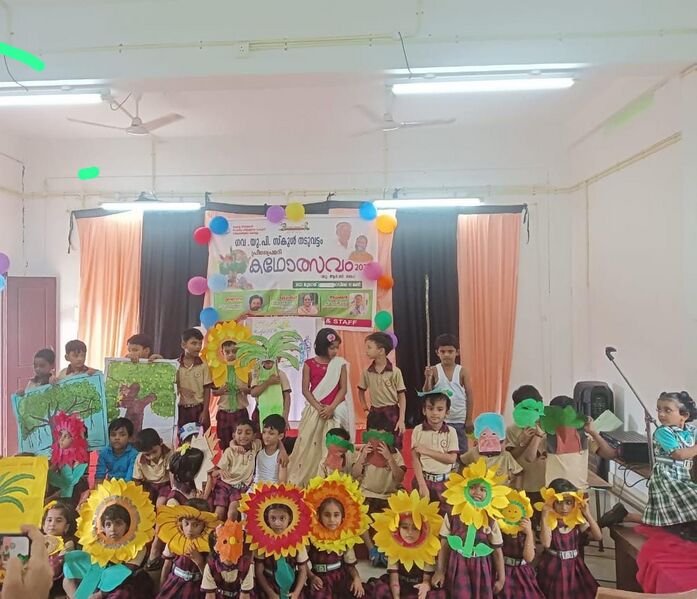 പ്രമാണം:17542 kalolsavam.jpeg