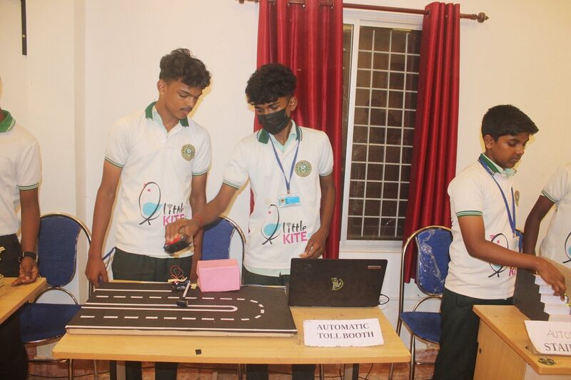 പ്രമാണം:34013robofest25a4.jpg