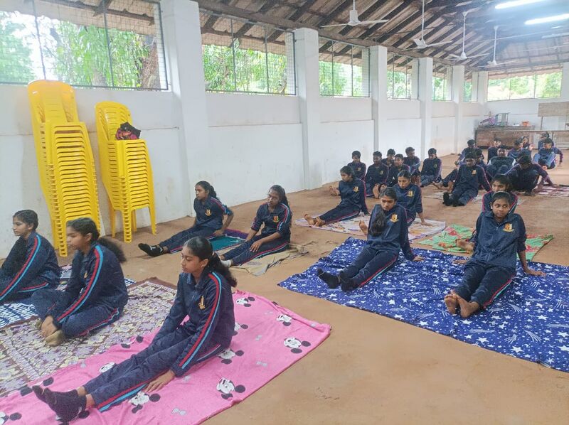 പ്രമാണം:36013 YOGA3.jpg