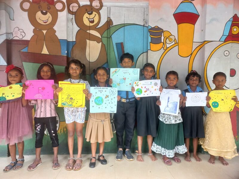 പ്രമാണം:42422 ചാന്ദ്രദിനം.jpeg