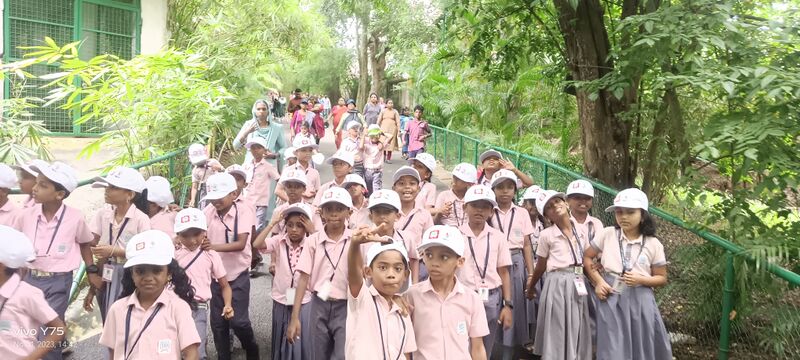 പ്രമാണം:44223 keraliyam visit.jpg