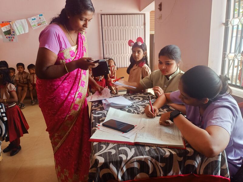 പ്രമാണം:44228-medicalcamp2.jpg