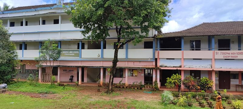 പ്രമാണം:47075-school photo.jpeg