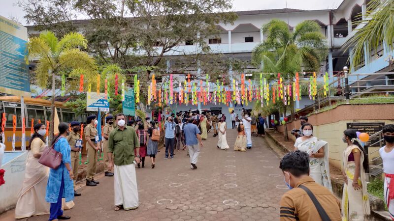 പ്രമാണം:BS21 KNR 14028 6.jpg