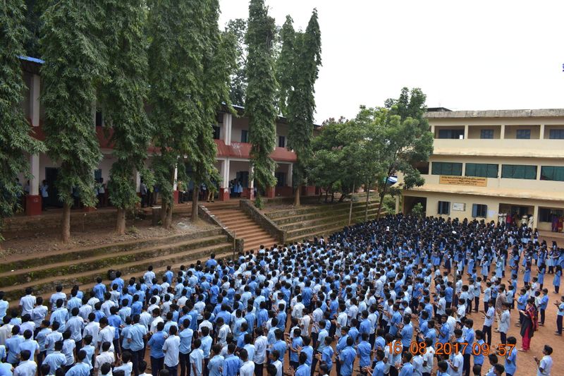 പ്രമാണം:School48077.JPG