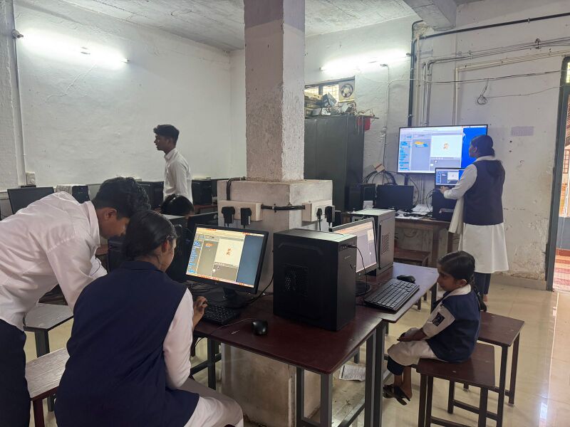 പ്രമാണം:Teaching 14049.4.jpeg