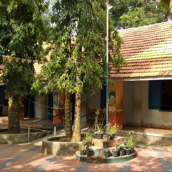 പ്രമാണം:ജി എൽ പി എസ്സ് കുഴക്കാട്.jpg