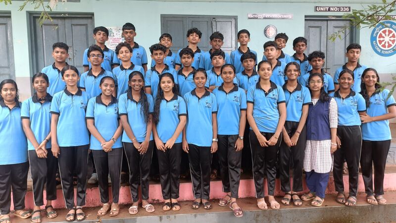 പ്രമാണം:12031 ghss kuttamath lk members.jpg