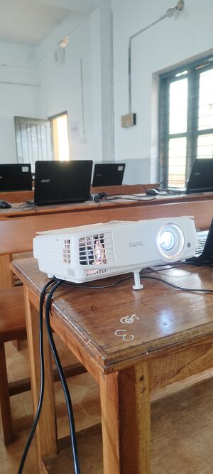 13094 hitech projector.jpg