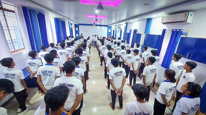 പ്രമാണം:14028 yoga (2).jpg