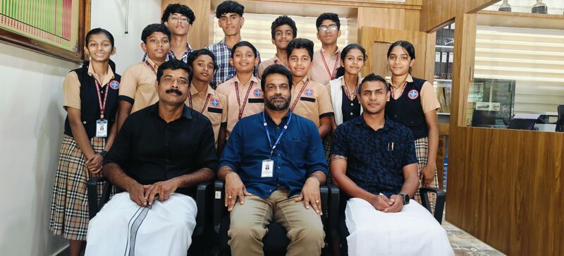 പ്രമാണം:15051 batmenton champions.jpg