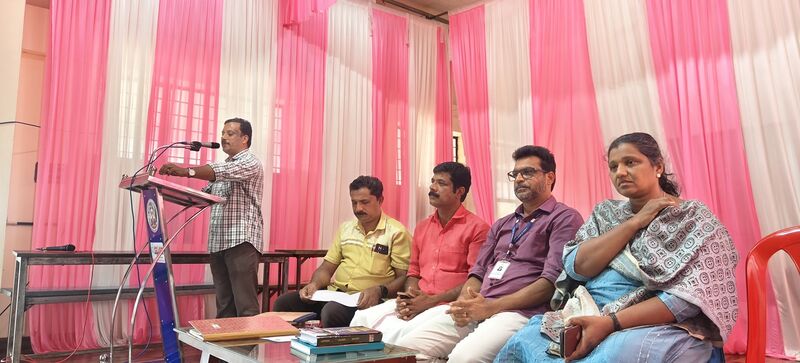 പ്രമാണം:15051 pta meet class.jpg
