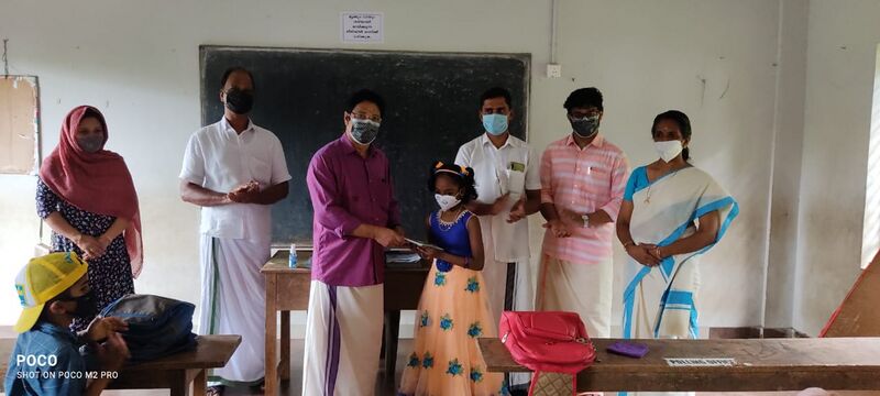 പ്രമാണം:18402 praveshanolsavam 2021-22 54.jpg