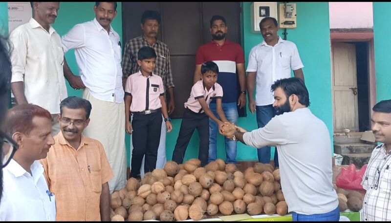 പ്രമാണം:19833-coconut challenge 2022-23 1.jpg