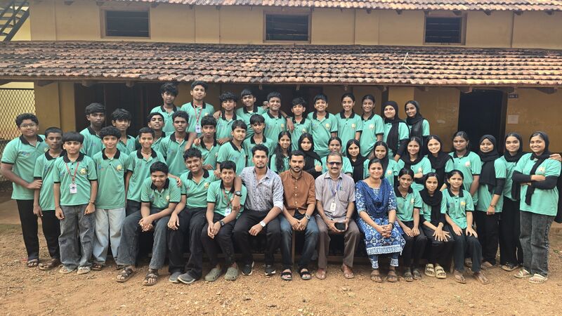 പ്രമാണം:20042 Camp02.jpg