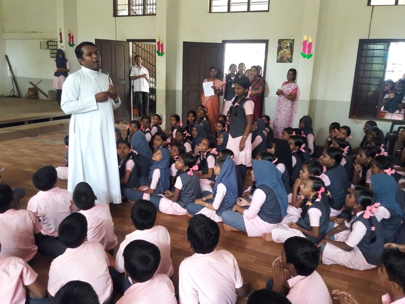 പ്രമാണം:24055 MOTIVATION CLASS.jpg