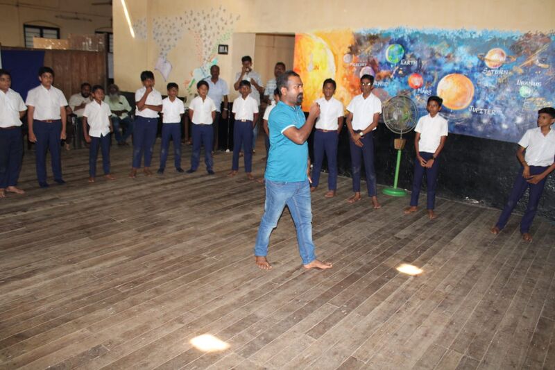 പ്രമാണം:26013 Theater Camp7.jpeg