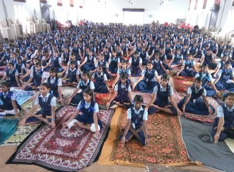 പ്രമാണം:33070-yoga 2018-2.jpg