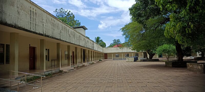 പ്രമാണം:41029 school new building.resized.jpg