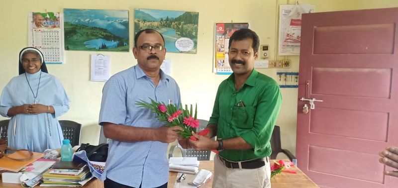 പ്രമാണം:47039 adyapakadinam.jpg