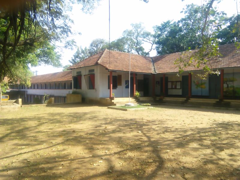 പ്രമാണം:Eastern photo.jpg