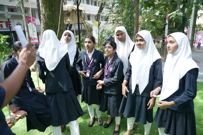 പ്രമാണം:Shoot outtvm2.jpg