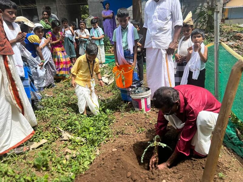 പ്രമാണം:തൈ നടൽ.jpeg