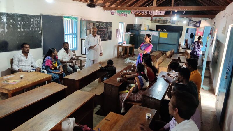 പ്രമാണം:11240 exicutive 2.jpeg