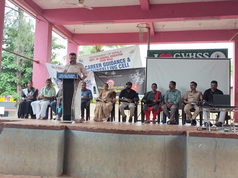 പ്രമാണം:12027 lahari june264.jpg