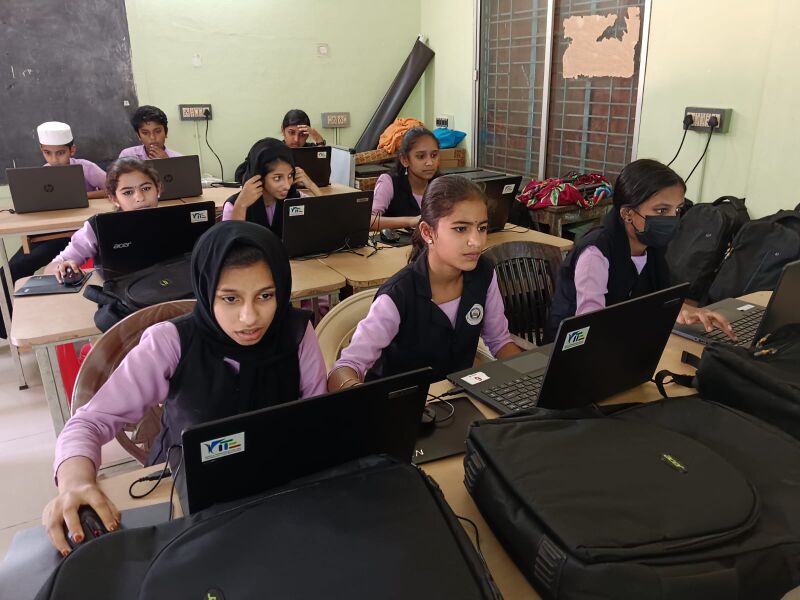 പ്രമാണം:15043-IT Lab.jpeg