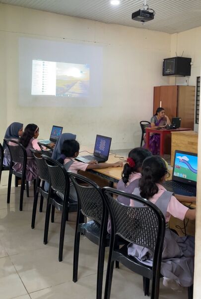 പ്രമാണം:18351 computerlab.jpg