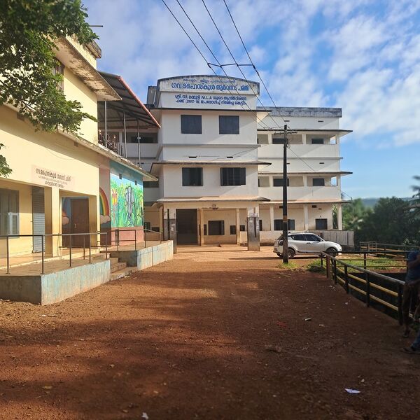 പ്രമാണം:19357 Main building.jpg