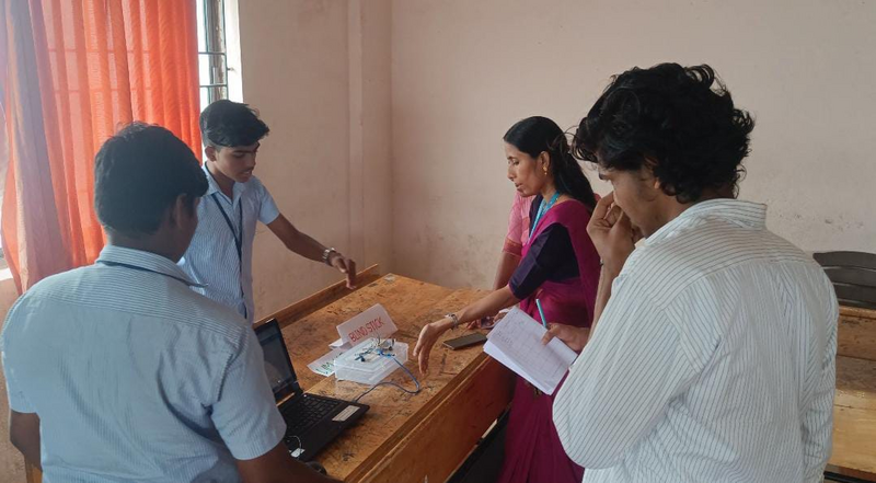 പ്രമാണം:21060 lk it fest3.png