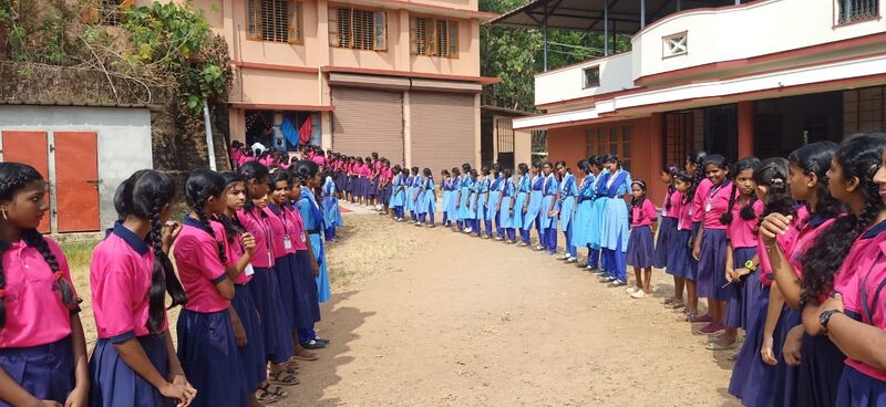 പ്രമാണം:33055 GUIDES.jpg